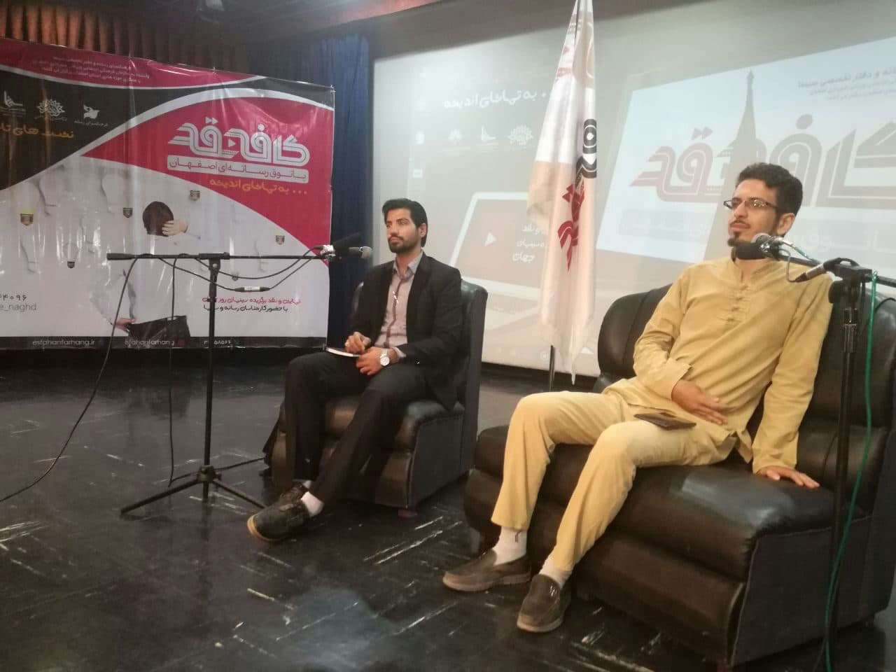 عهد کاملا جدید، خدایی در آپارتمان