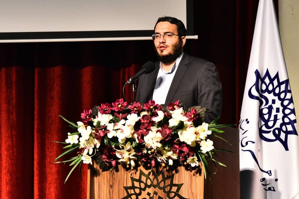 هنر انقلاب چون میراثی استوار است