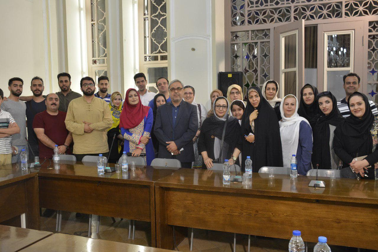 آسمون عروسک ها آبی آبی است