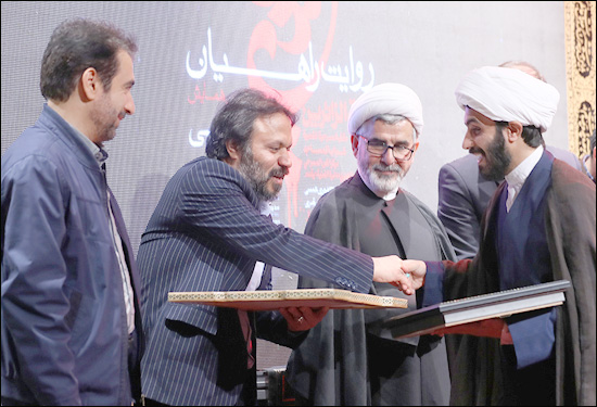 از هنرمندان دومین همایش تئاتر مردمی پیاده‌روی اربعین تقدیر شد