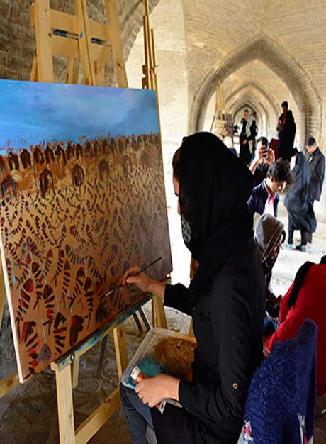 سی و سی چشمه در کنار سی و سه پل