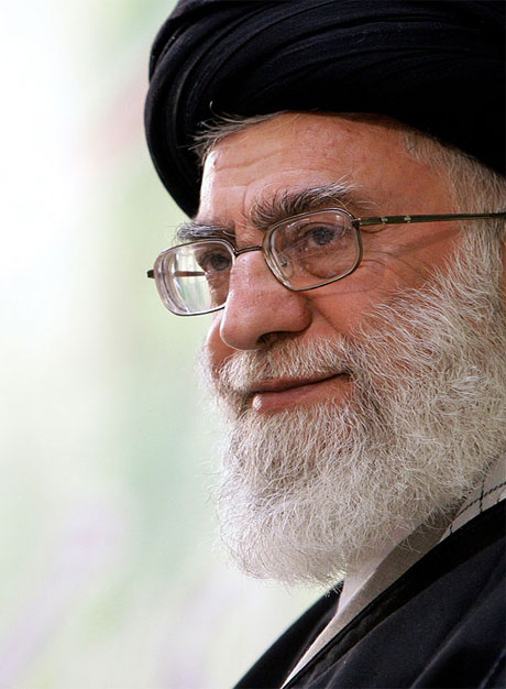 استقبال شعرای اصفهان برای شعرخوانی در محضر مقام معظم رهبری