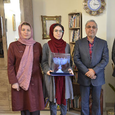 دیدار رئیس حوزه هنری استان اصفهان با نفر اول کنکور هنر