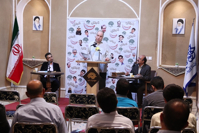 بیست و دومین محفل طنز قندشکن برگزار شد