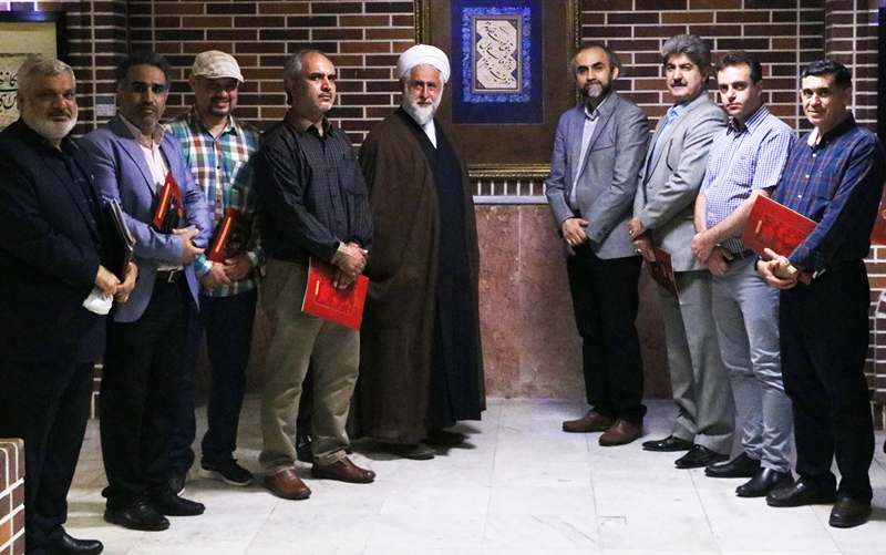 کل عالم هماهنگی می کنند تا خطی نوشته شود