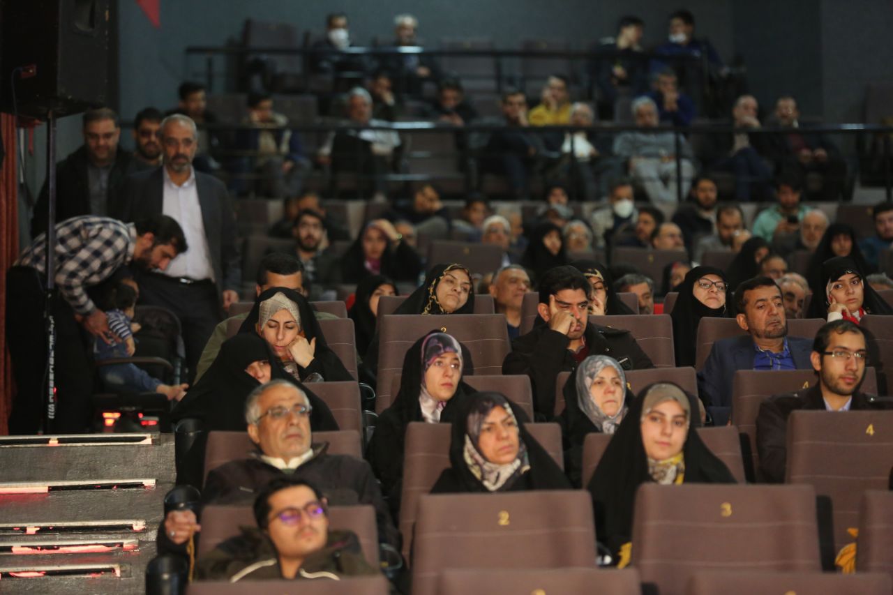 آیین رونمایی و اکران مستند آستین خالی