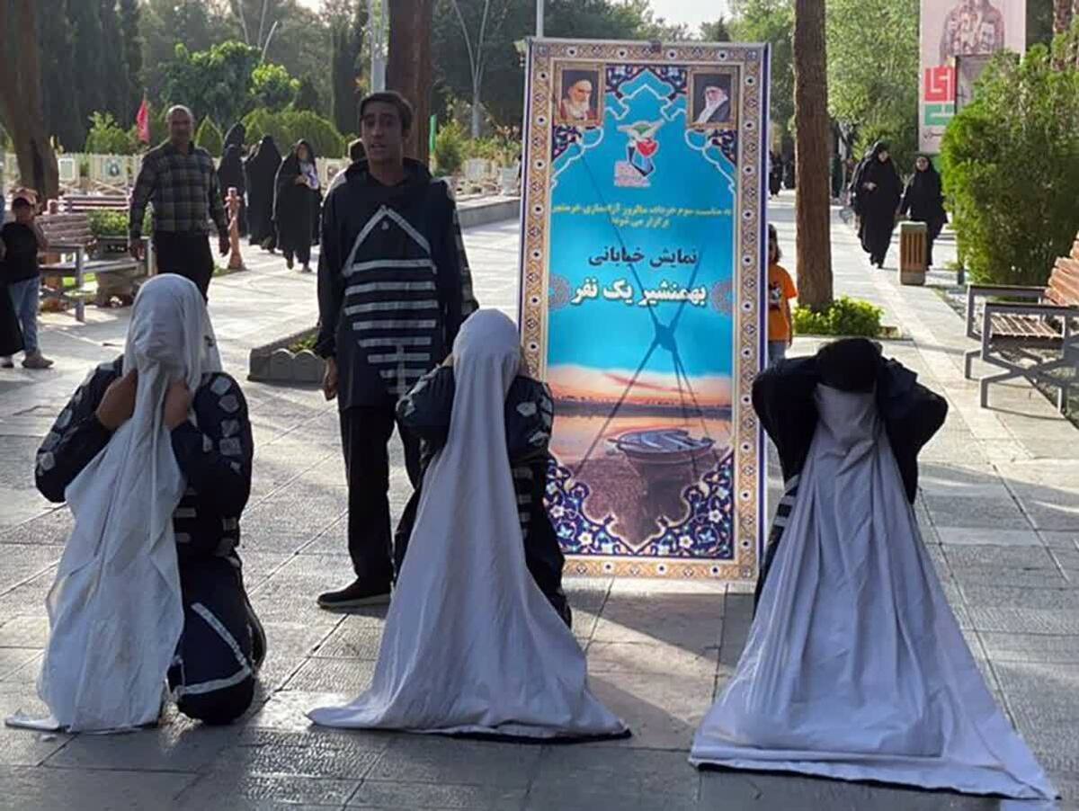 درخشش نمایش خیابانی «بهمنشیر یک‌نفر» حوزه هنری اصفهان در جشنواره تئاتر فجر